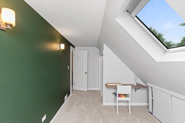 Building Photo - 559 Edson Ave
