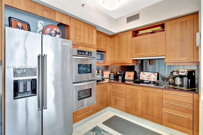 Building Photo - 333 Las Olas Way