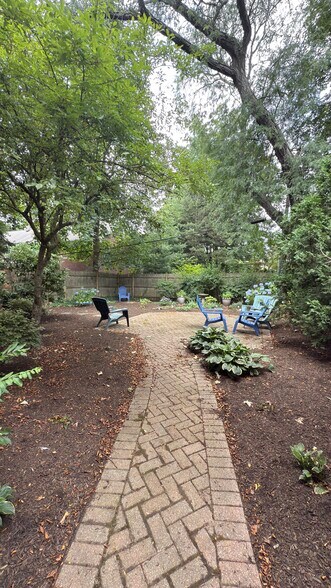 Building Photo - 17 Monmouth Ct