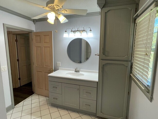 Building Photo - BEAUTIFUL 3 BED, 2 BATH BRICK HOME LOCATED...