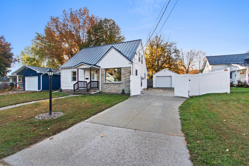 Primary Photo - 504 W 1st St