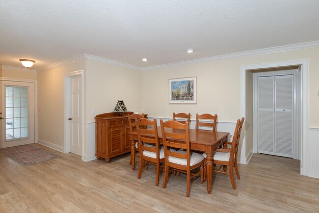 Building Photo - 2918 SE Fairway W