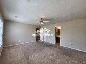 Building Photo - 11111 Valley Kings Dr