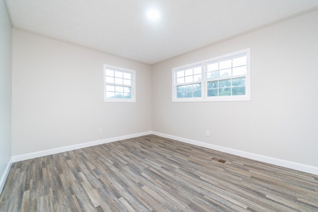 Building Photo - 162 Cumberland Rd
