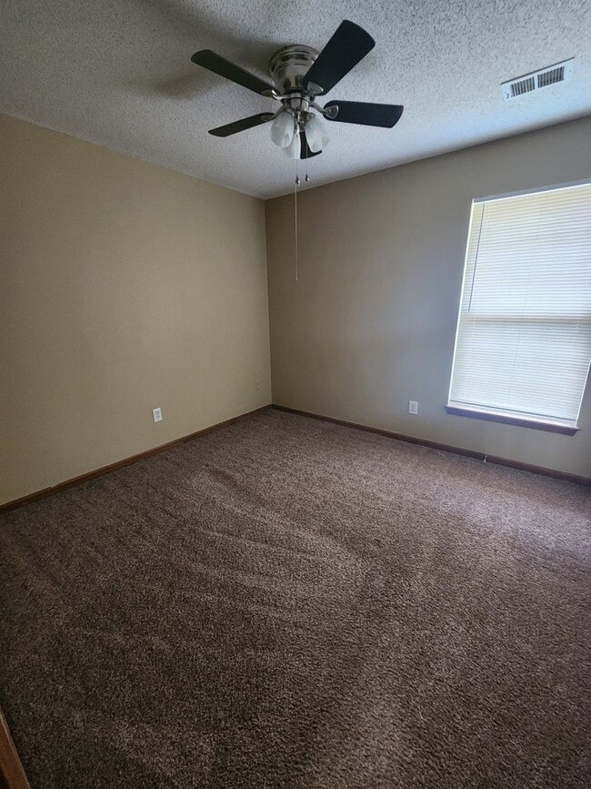 Building Photo - 3 Bedroom 2 Bath Duplex in Oak Grove