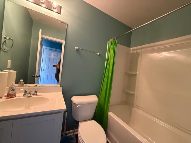 Building Photo - 4 Bedrooms, 3 Bathrooms - Home in West Rome!