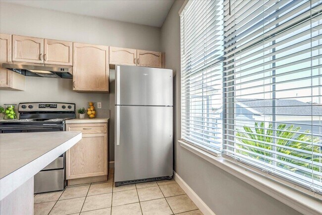 Building Photo - 3570 Four Oaks Blvd