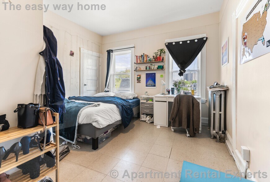 Building Photo - 175 River St