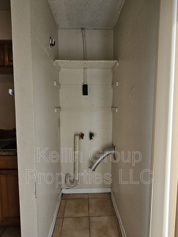 Building Photo - 2351 Chestnut Hills Dr