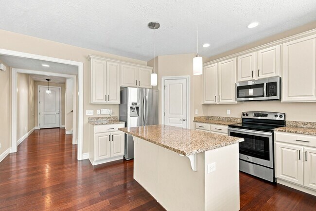 Building Photo - Quiet & Spacious 4 Bed Holladay Home – Walk-In Closets & Big Backyard!!!