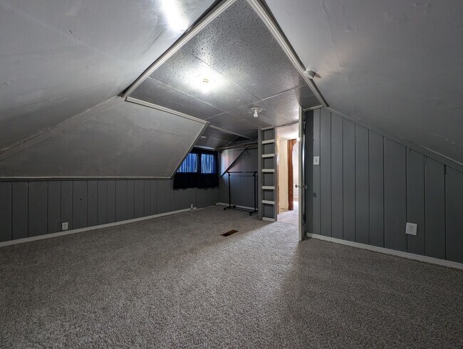 Building Photo - Large Bremerton Original for Rent! Over 23...