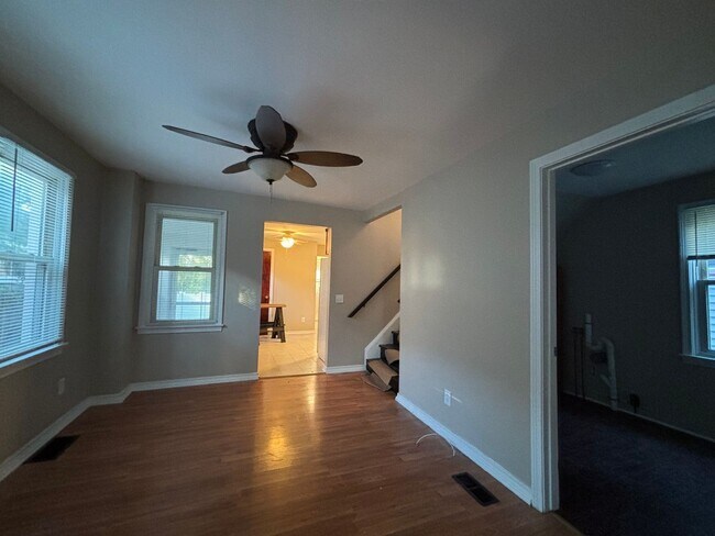 Building Photo - 170 Benton St