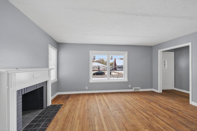 Building Photo - Updated 3-bed Home By Wes Montgomery Park