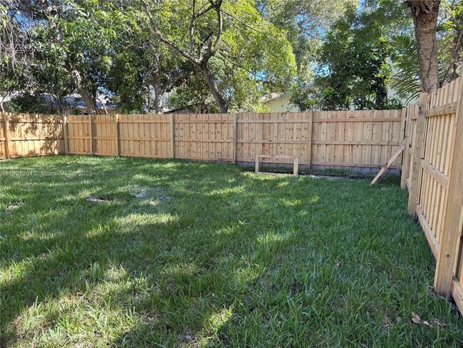 Building Photo - 522 NW 13th Ave