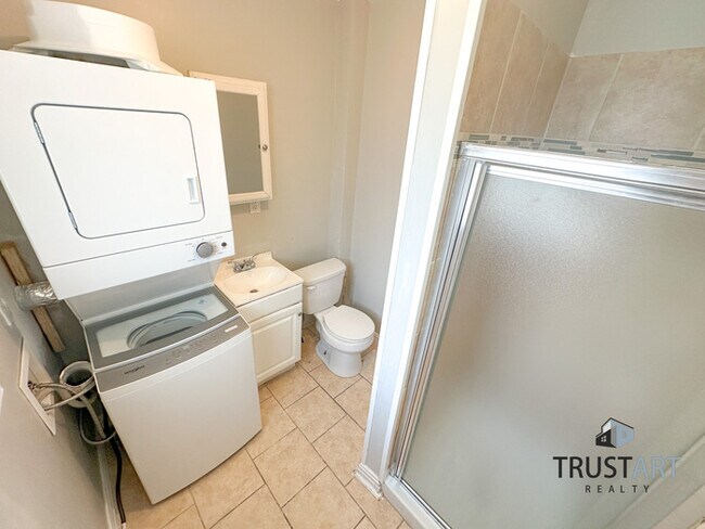 Building Photo - 3 Bedroom townhome in Mantua, Philadelphia!