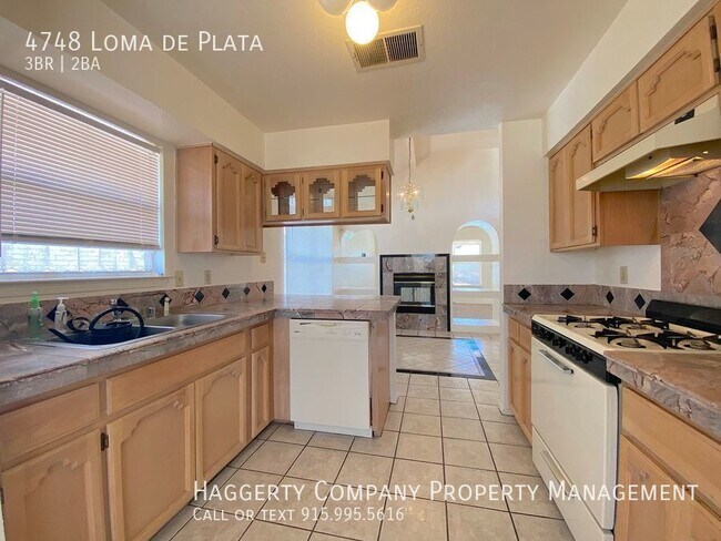 Building Photo - Northeast El Paso 3 Bed with Pool!