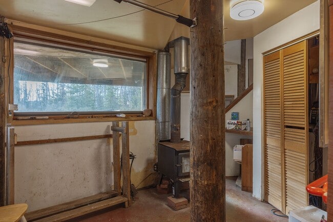 Building Photo - Cozy 2 Bedroom, 1 Bath, With a great Locat...