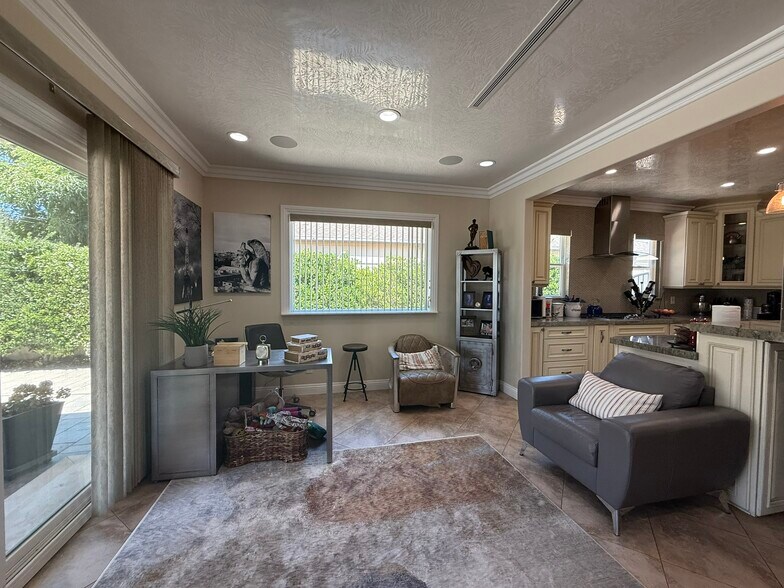 Building Photo - 6039 Greenbush Ave