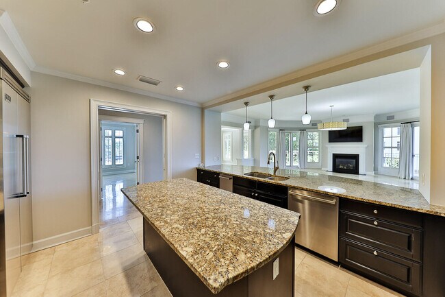 Building Photo - 404 Kelly Plantation Dr