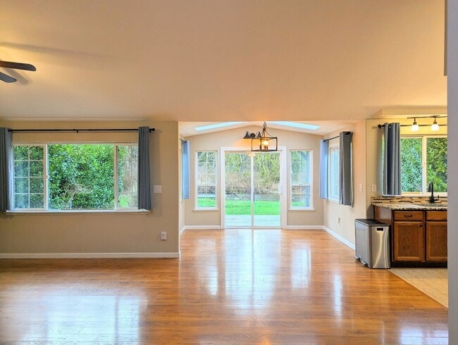 Building Photo - 2Bd/2Ba Granite Falls House