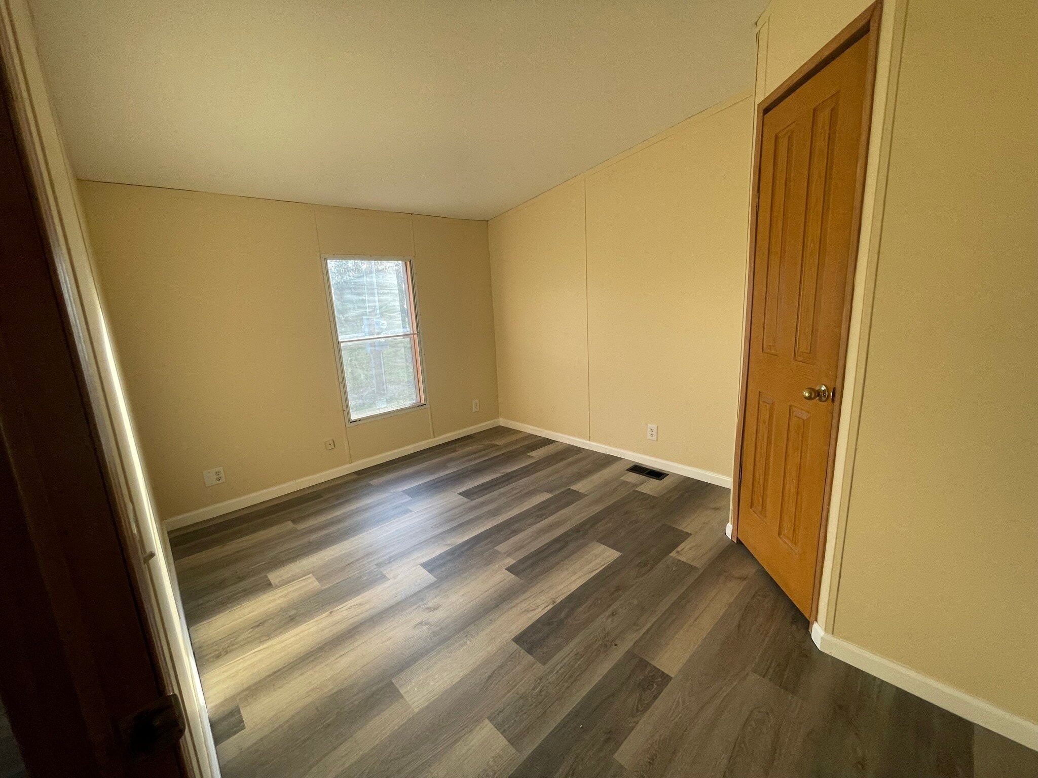 Building Photo - 1350 Pami St