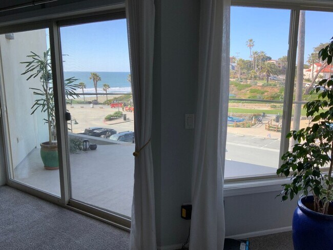 Building Photo - Huge White water condo at Fletcher Cove Solana Beach