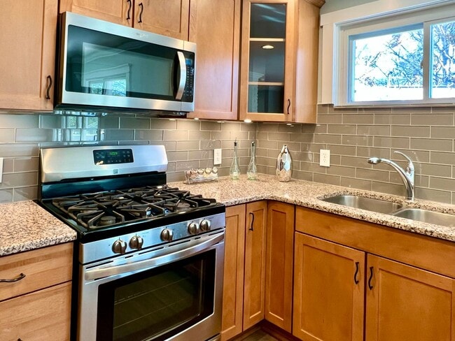 Building Photo - Crafstman-style 4 Bedroom renovated home for lease in Selwyn Park/Madison Park area of Charlotte ...