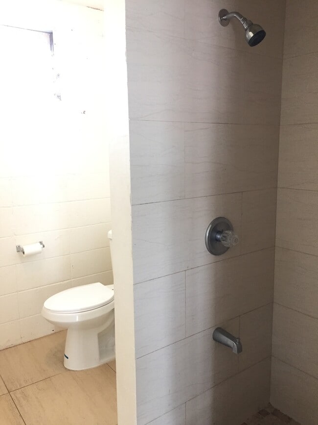 Building Photo - 1 Bed, 1 Bath in Waikiki