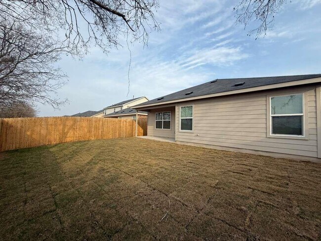 Building Photo - 545 Sormonne Lp