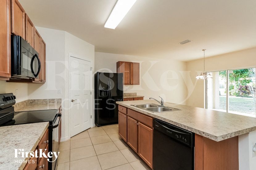 Building Photo - 1306 SE 19th Terrace