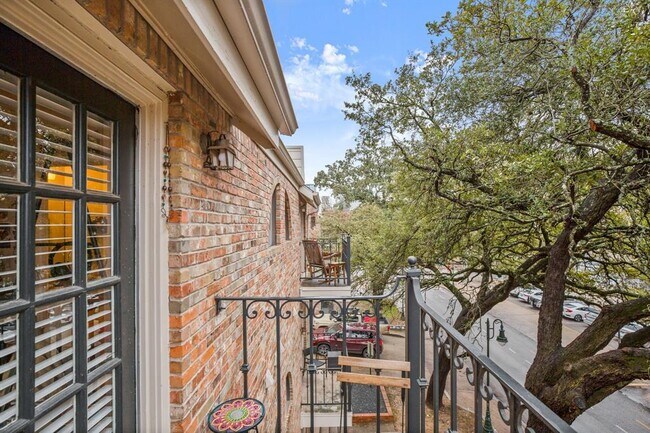 Building Photo - 2801 Rio Grande St