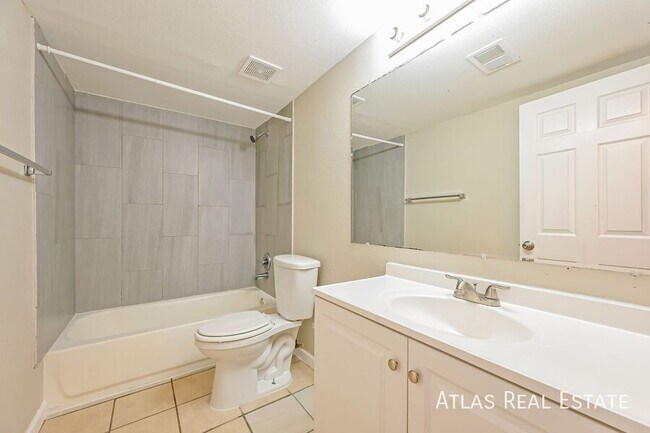 Building Photo - 4650 Vine St