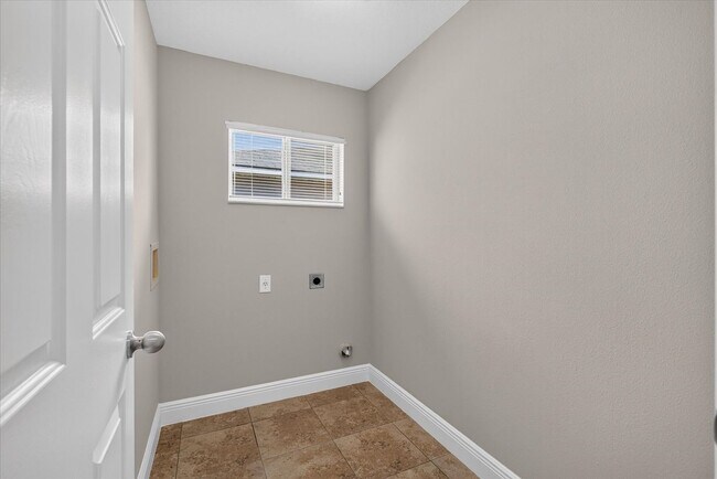 Building Photo - 557 Lindsay Anne Ct
