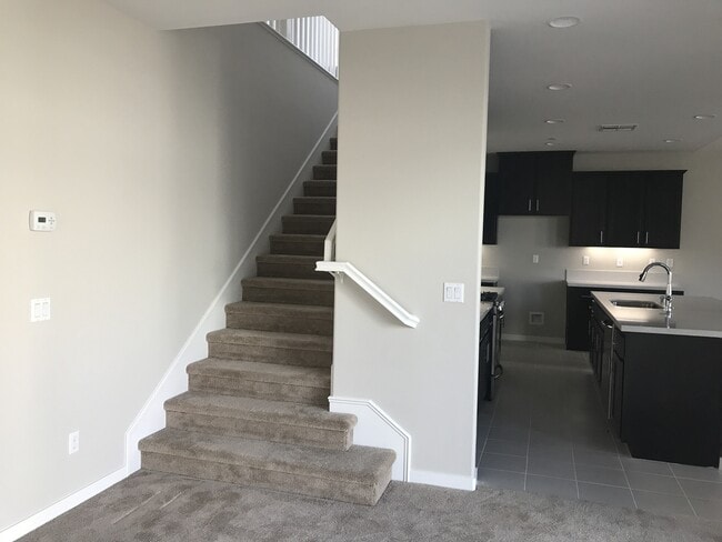 Building Photo - Welcome to beautiful home in Rosetta Canyon!