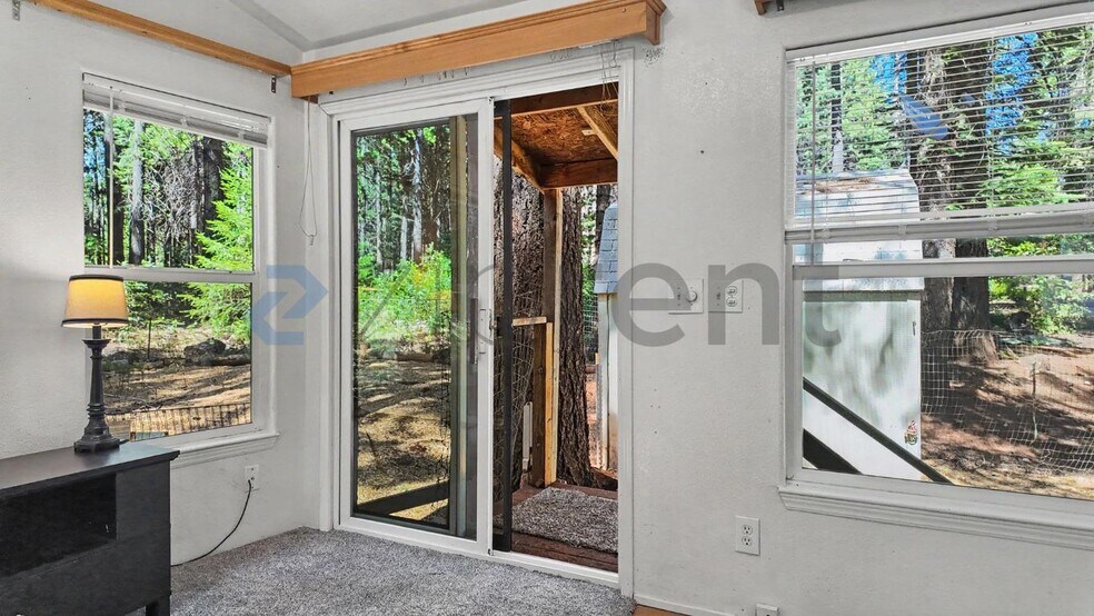 Building Photo - Unit