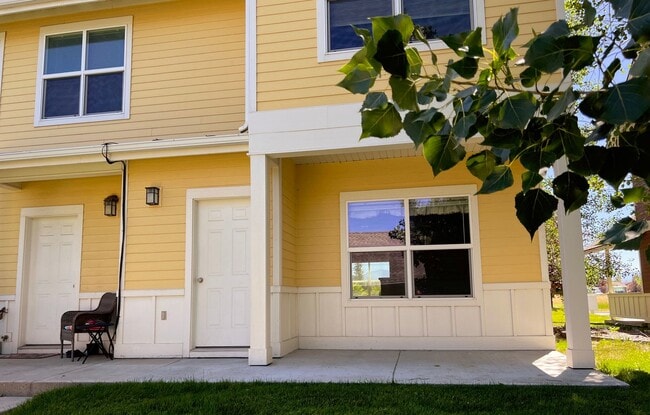 Building Photo - Mid-Term Unfurnished, 3 Bed 2.5 Bath Condo