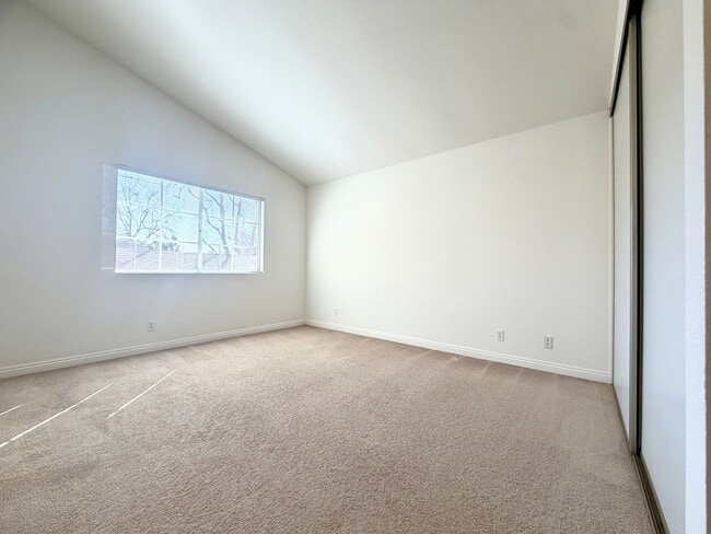 Building Photo - 3 Bedroom spacious home in Irvine (Northwood Glen)