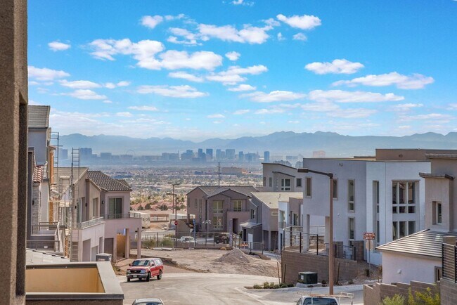 Building Photo - Recently Built Modern Home in Summerlin!