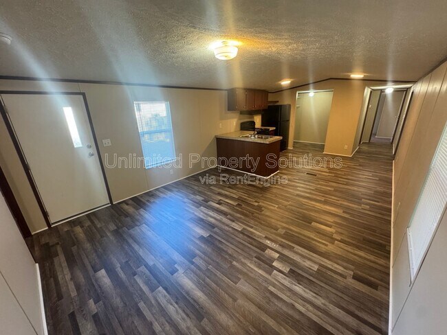 Building Photo - 9499 Wendi Dr NE