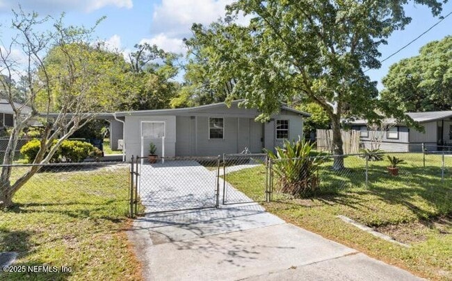 Building Photo - 10588 Airport Terrace Dr