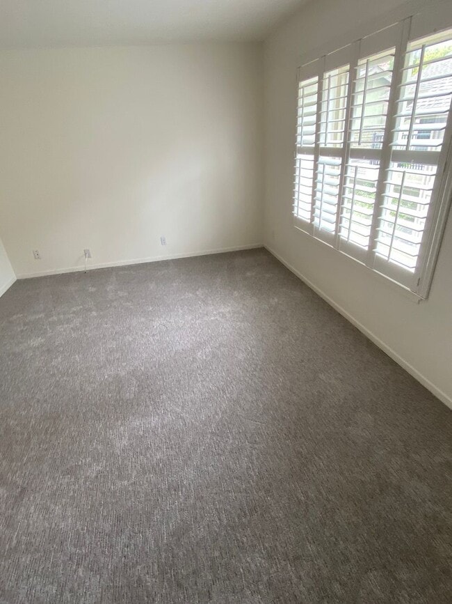 Building Photo - Beautifully Remodeled St. Helena Townhome with Pool Access & 2-Car Garage