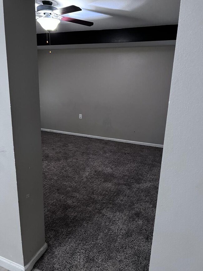 Building Photo - 205 Clover Ln