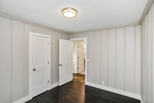 Building Photo - 2129 Crystal Dr