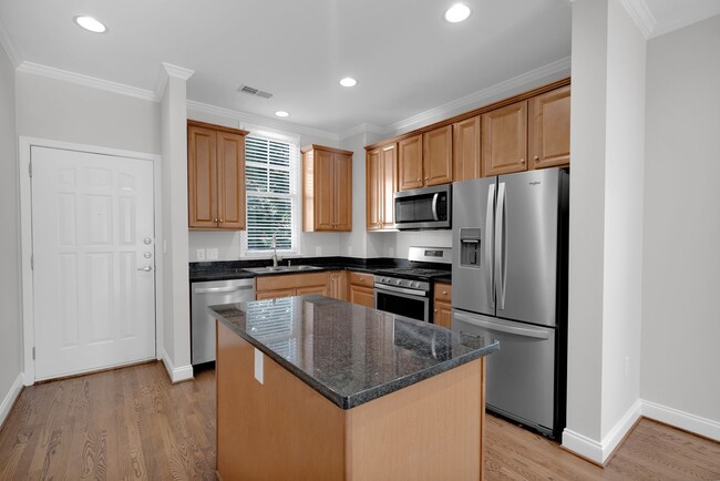 Building Photo - Wonderful craftsman style end-unit townhome