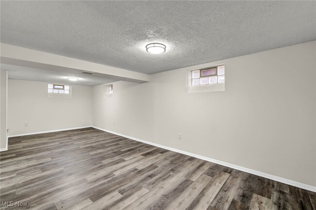 Building Photo - 766 E 232nd St