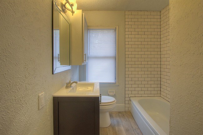 Building Photo - 1331 E 43rd St