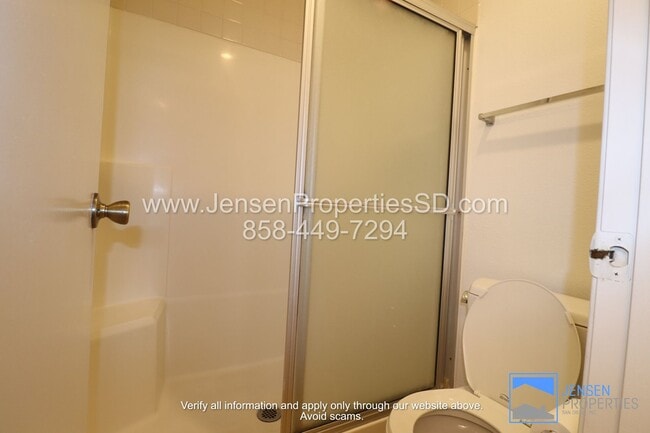 Building Photo - CHARMING 2BR/2BA CONDO W/ GARAGE