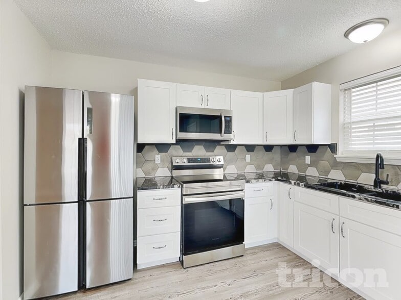 Building Photo - 1730 E Fork Dr