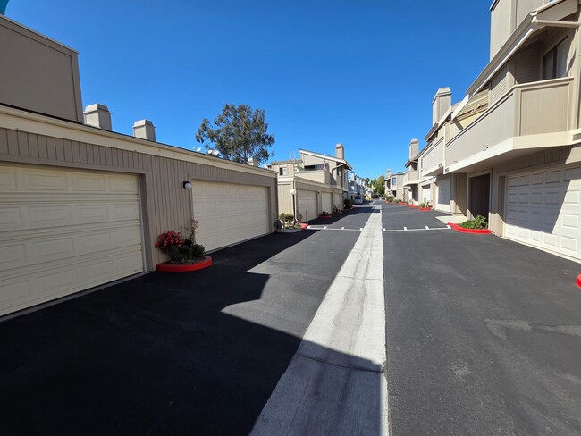 Building Photo - 3 Bedroom 2.5 Bath Town House