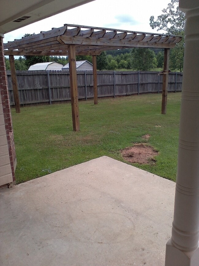 Building Photo - Great 3 bedroom, close to everything